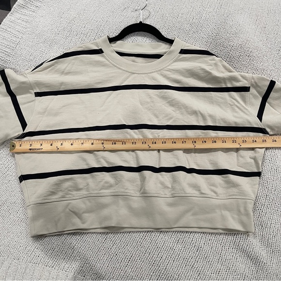 Lululemon Striped Cream and Black Women's crewneck S - Picture 7 of 10